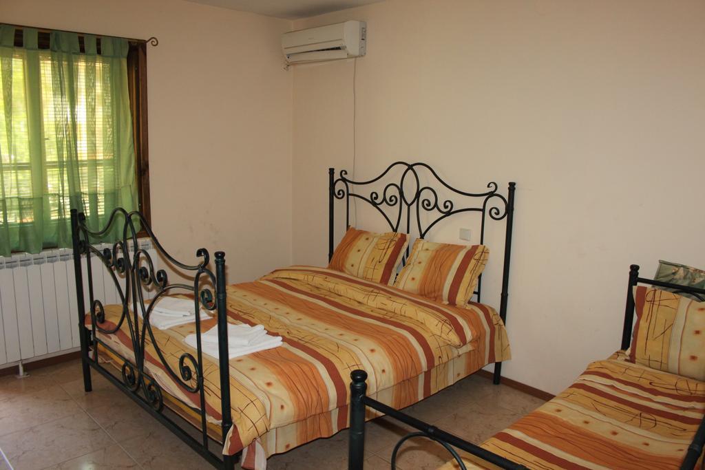 Guest House Chinarite Sandanski Pokoj fotografie